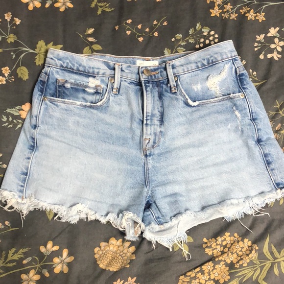 Good American Bombshell High-Waisted Asymmetric Pocket Light Wash Denim Shorts - Picture 4 of 11